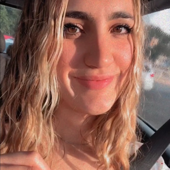 Meet your Posher, Samantha - Picture 1 of 3